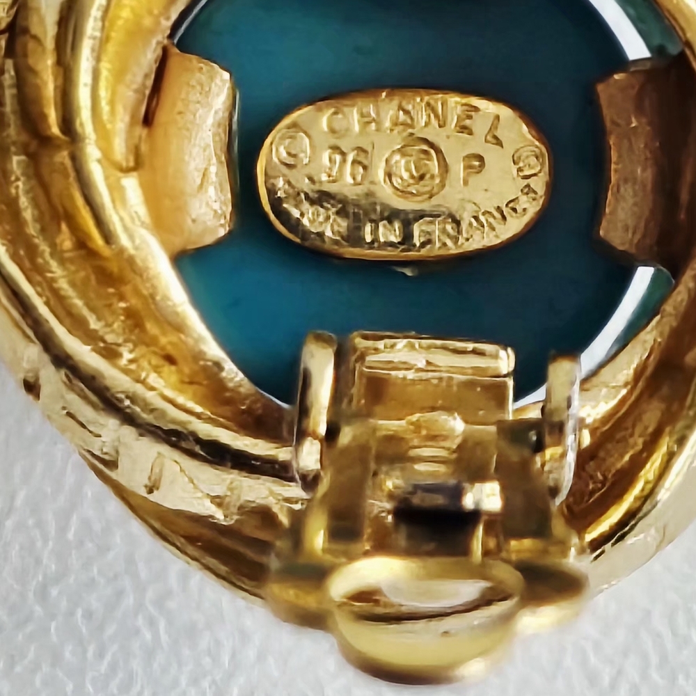Chanel Gold-plated Turquoise Blue Cabochon Earrings - Picture 7 of 7